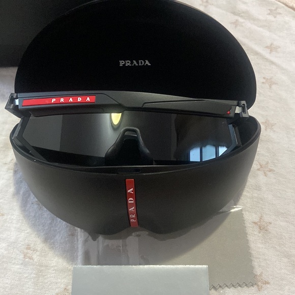 Brand New Prada sunglasses - Picture 4 of 4